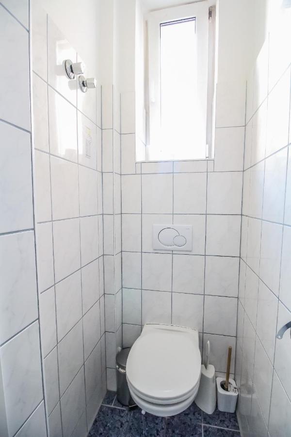 Economic 2Sb Apartment In Lively Area Viena Exterior foto